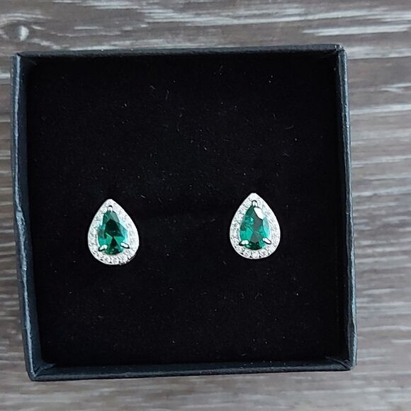 0.68 Carat Emerald Sterling Silver Pear Cut Stud Earrings - Picture 3 of 12